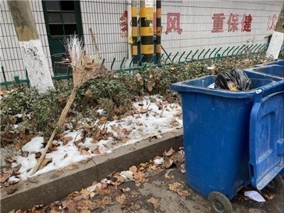 “那个扫垃圾的”在新年举办葬礼-激流网